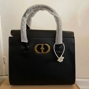 DH gate Dior 30 Montaigne black bag